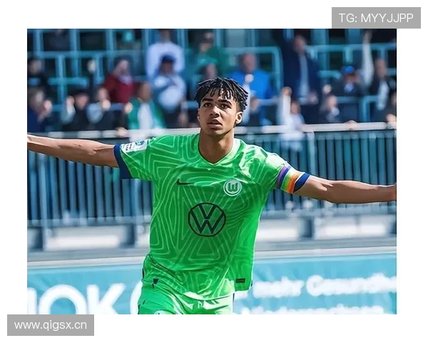 克里斯·理查兹近期表现稳健，防守端发挥稳定值得关注