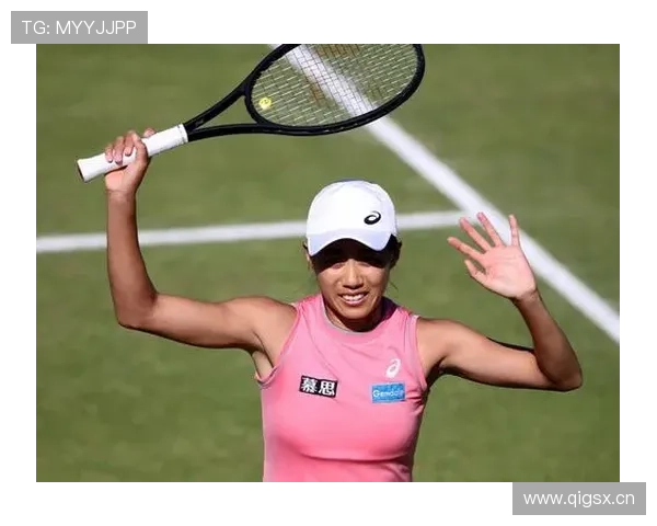 张帅训练完直接拎包去秀场，这姐是把网球当副业吧