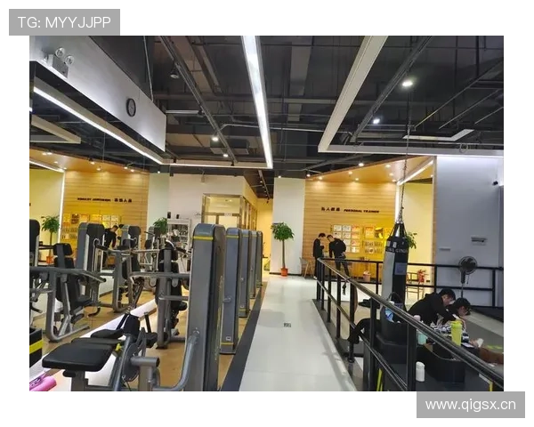 杨威健身房私教都嫌弃他太拼，普通人真看不懂这节奏